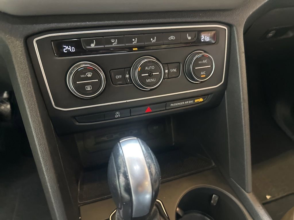 Used 2020 Volkswagen Atlas Cross Sport SE w/ Panoramic Sunroof Package AWD/4WD image 17
