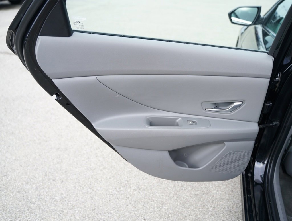 Used 2025 Hyundai Elantra SEL image 24