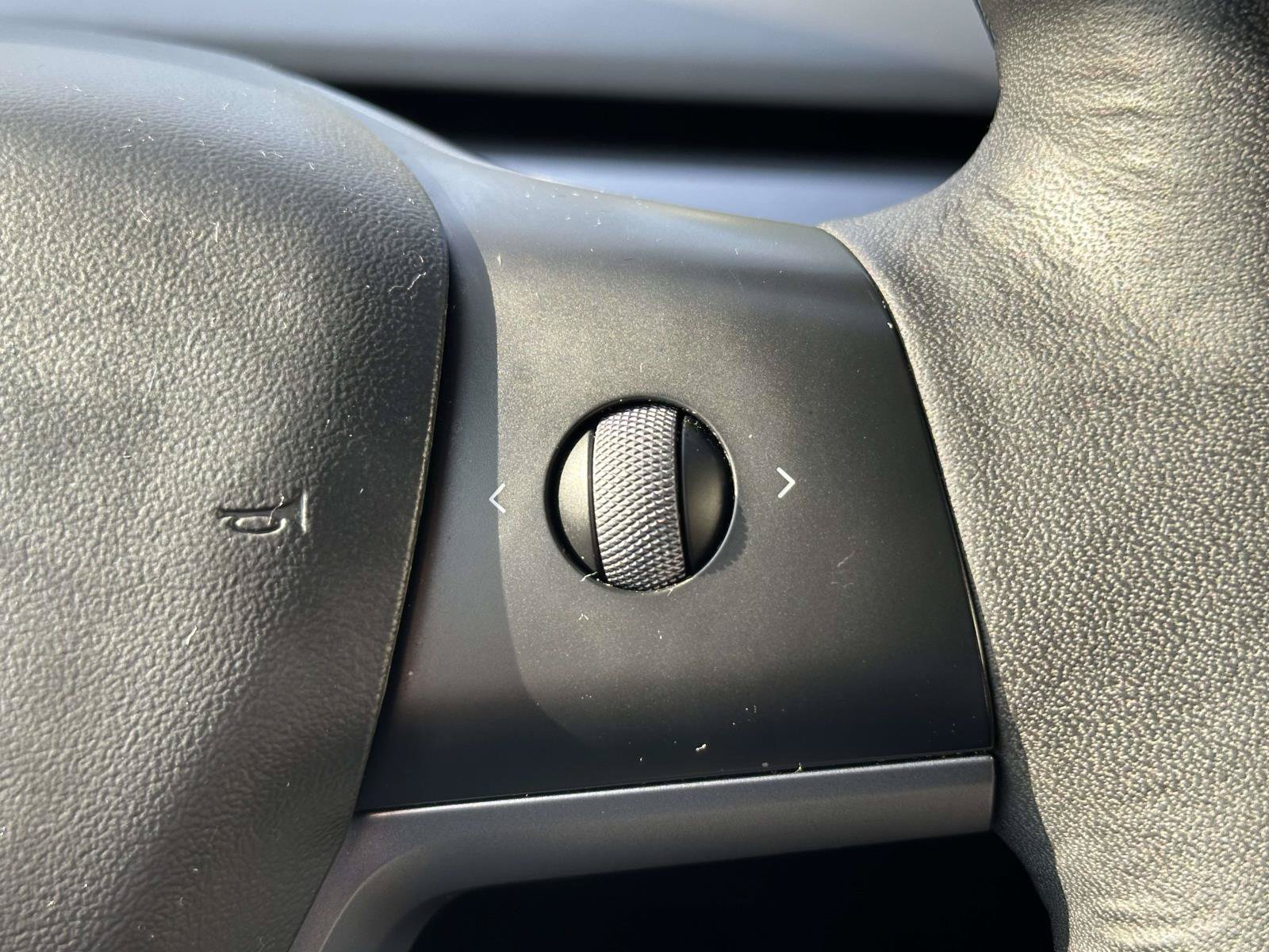 Used 2022 Tesla Model Y Long Range AWD/4WD image 24