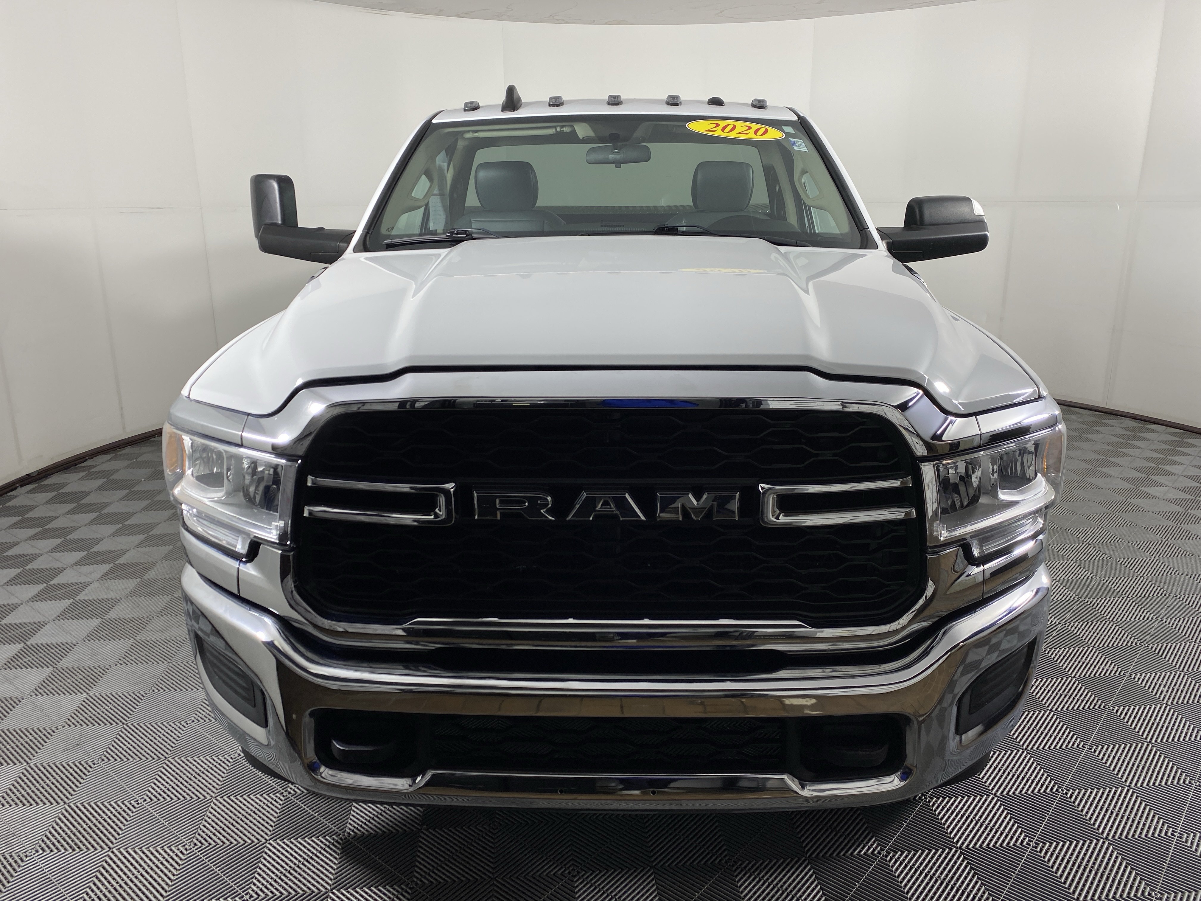 Used 2020 RAM 2500 Tradesman w/ Chrome Appearance Group AWD/4WD image 9