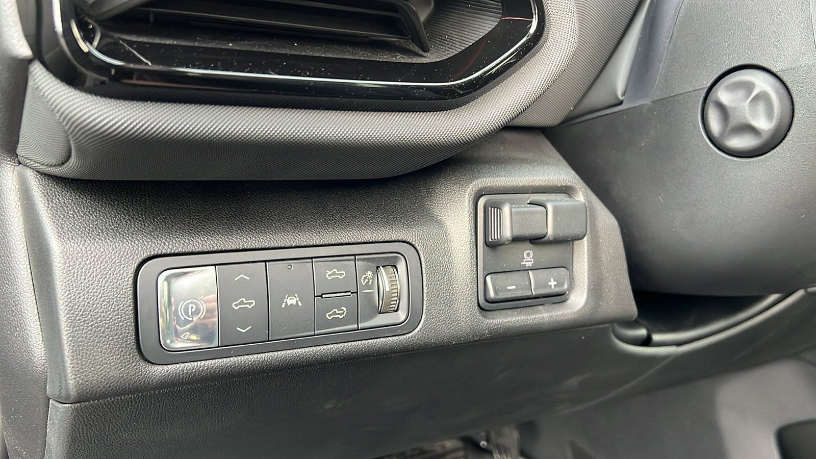 New 2024 Chevrolet Silverado EV RST image 28