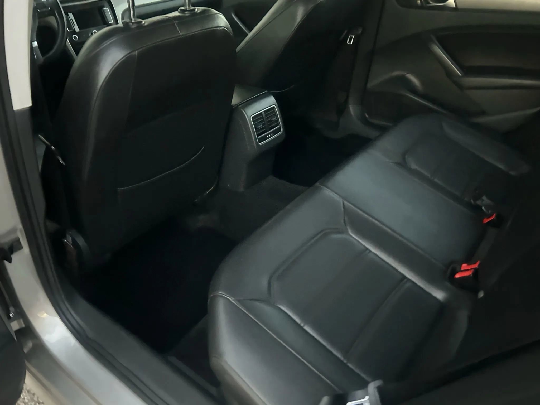 Used 2014 Volkswagen Passat TDI SE FWD image 20