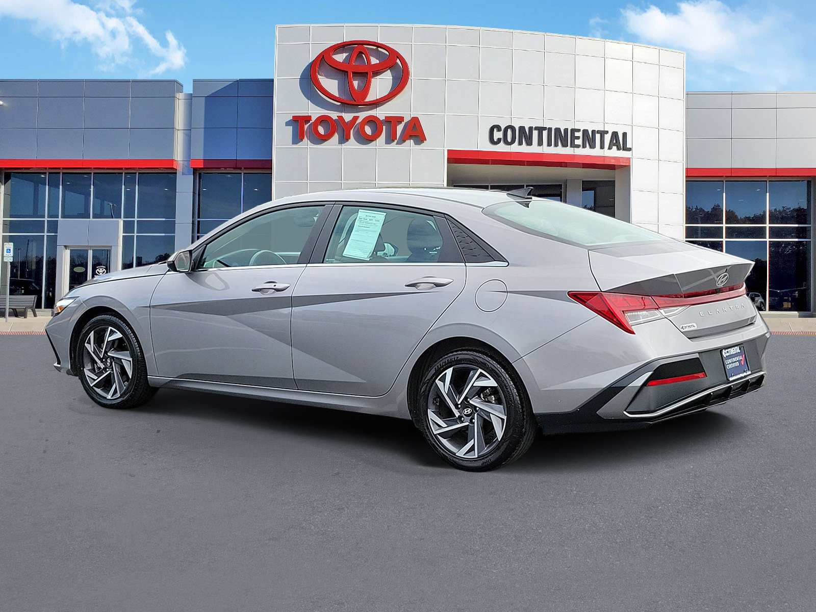 Used 2025 Hyundai Elantra SEL FWD image 4
