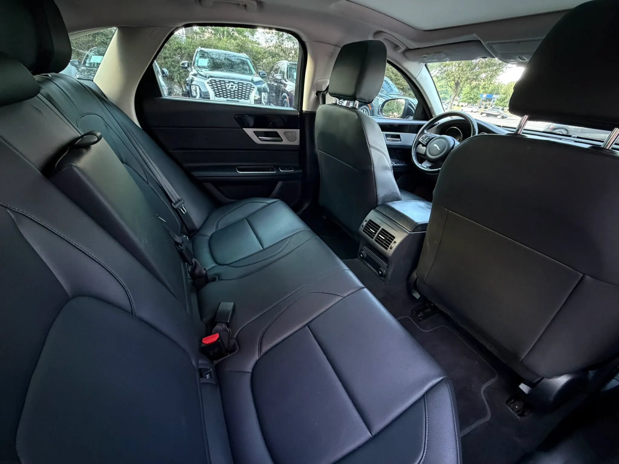 Used 2018 Jaguar XF AWD image 14