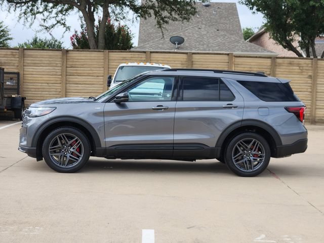 Used 2025 Ford Explorer ST-Line w/ ST-Line Street Pack AWD/4WD image 13