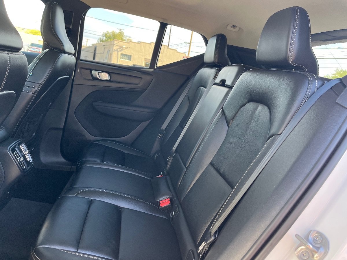 Used 2023 Volvo XC40 B5 Plus AWD/4WD image 30