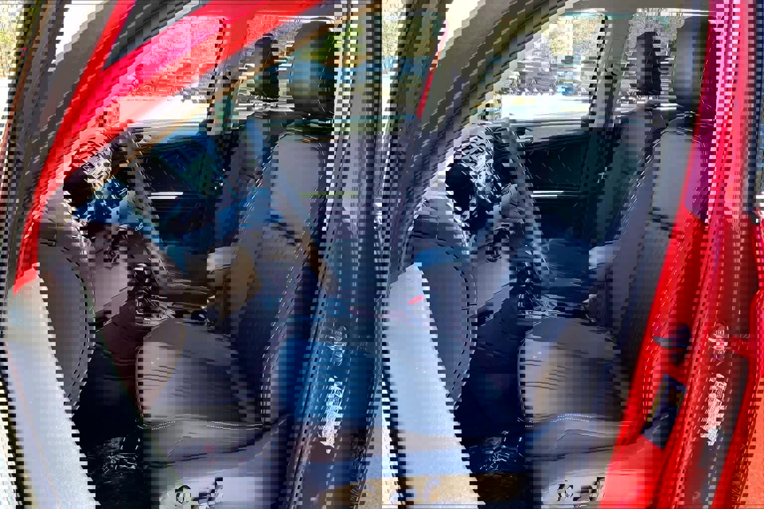 Used 2024 Volkswagen Tiguan SE w/ Panoramic Sunroof Package AWD/4WD image 9