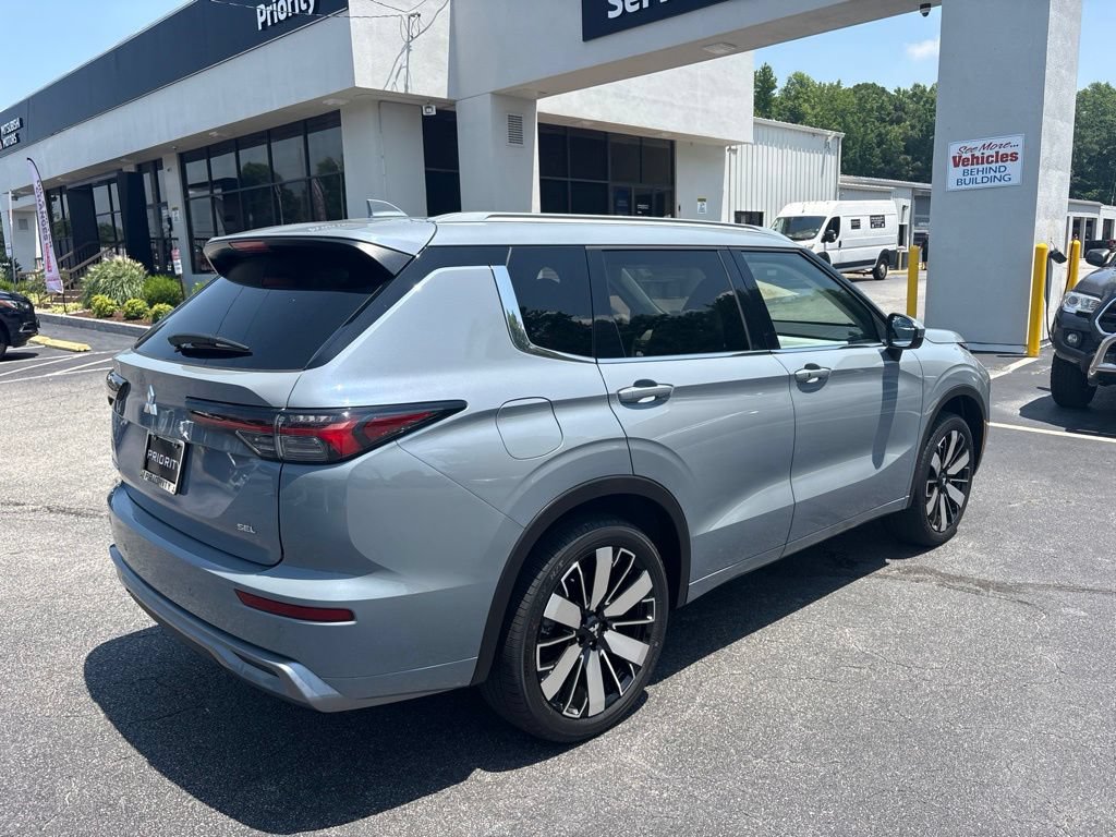New 2026 Mitsubishi Outlander SEL FWD image 3