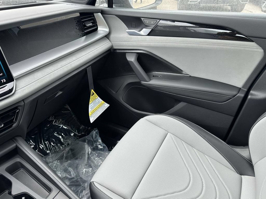 New 2026 Volkswagen Tiguan SE R-Line AWD/4WD image 26