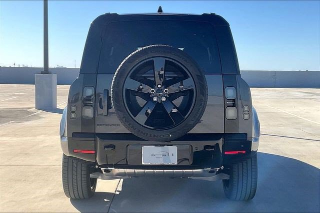 New 2026 Land Rover Defender 110 X-Dynamic SE image 4