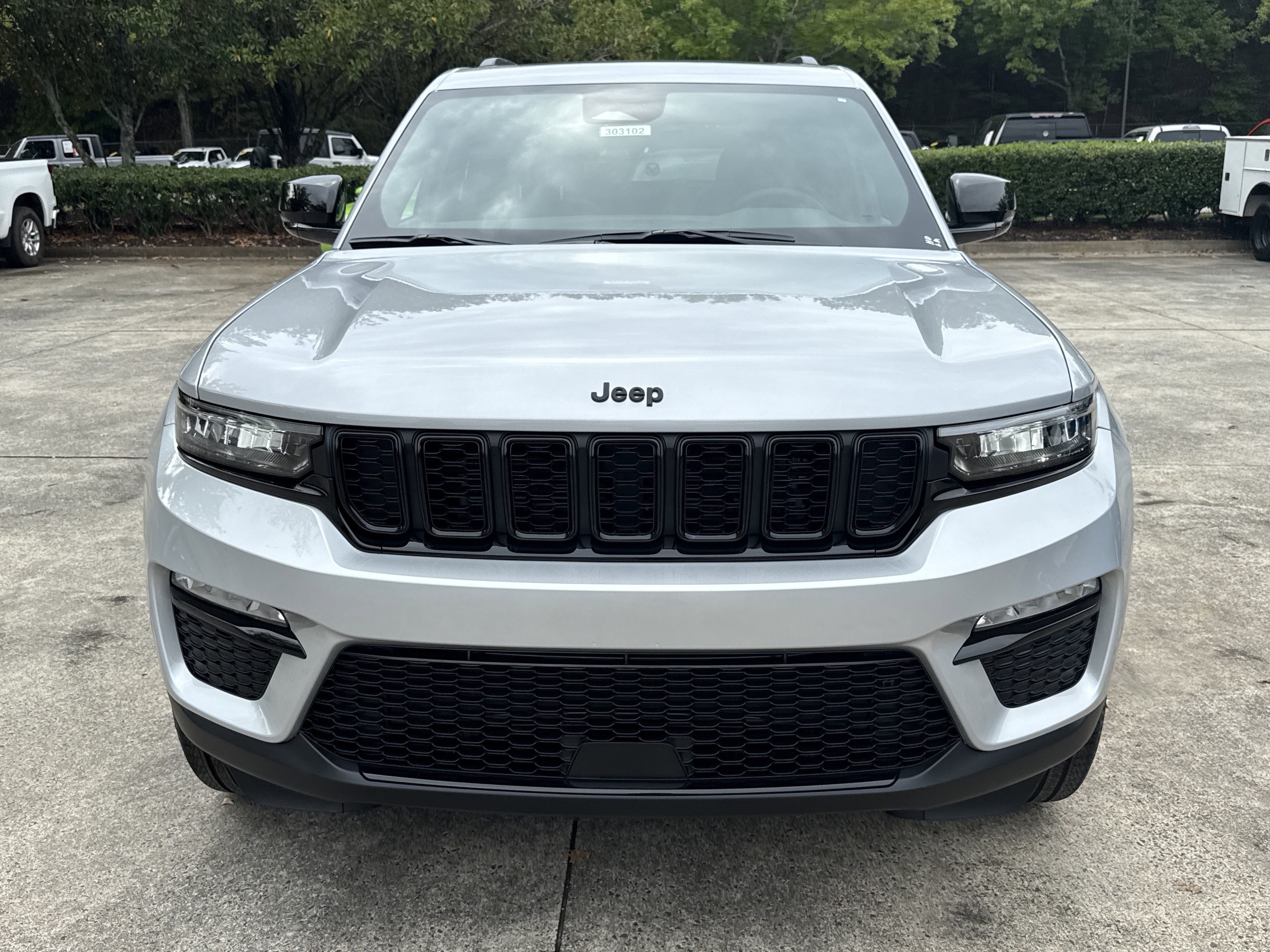 New 2025 Jeep Grand Cherokee Limited w/ Black Appearance Package RWD image 2