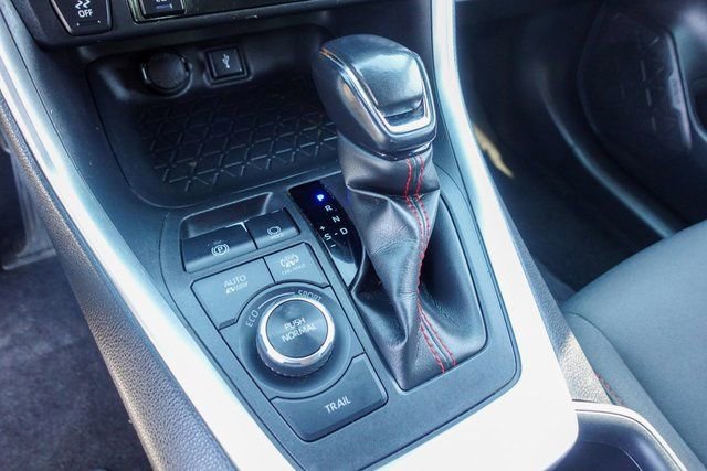 Used 2022 Toyota RAV4 SE image 22