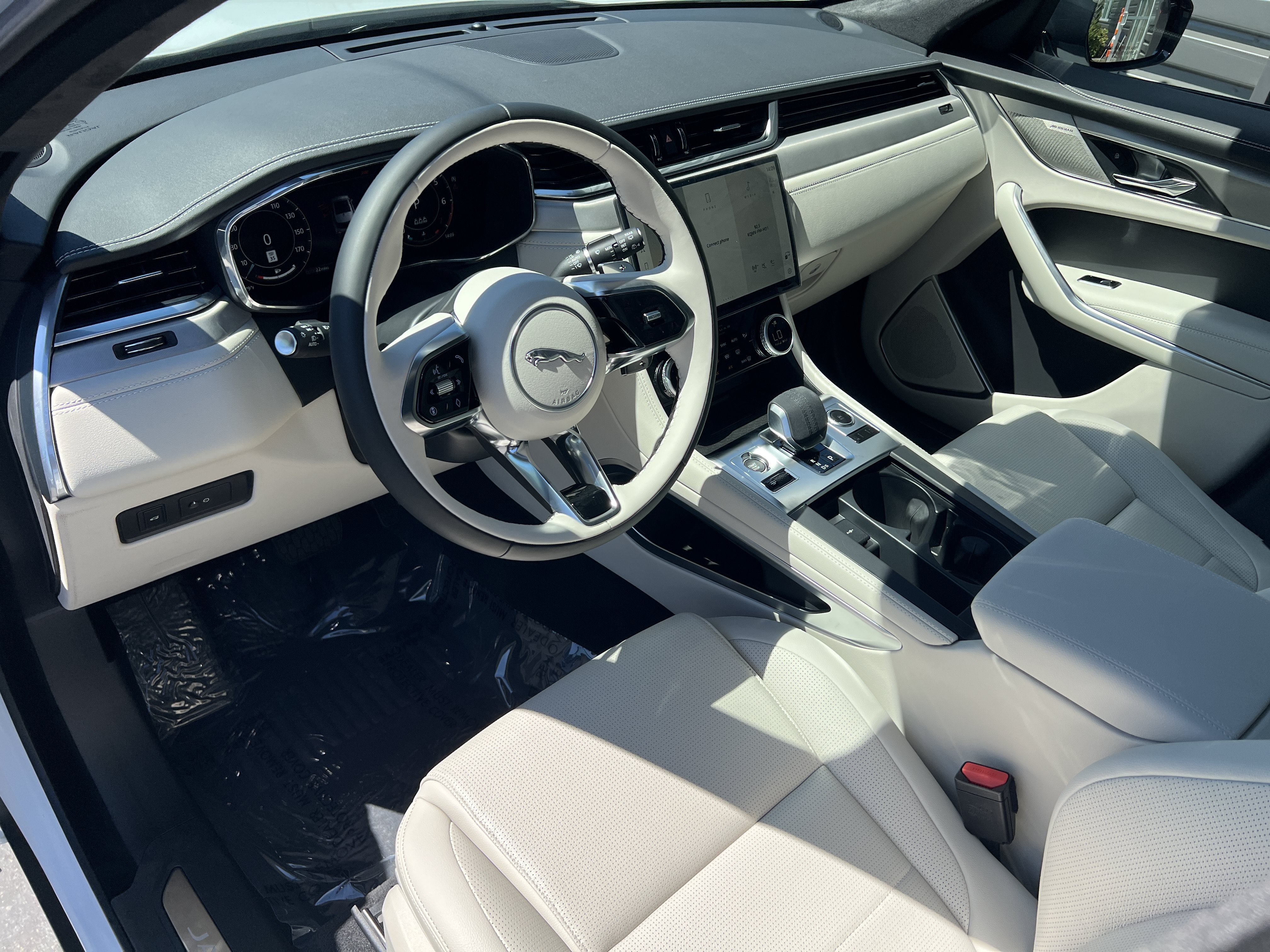 New 2025 Jaguar F-PACE R-Dynamic S AWD/4WD image 19