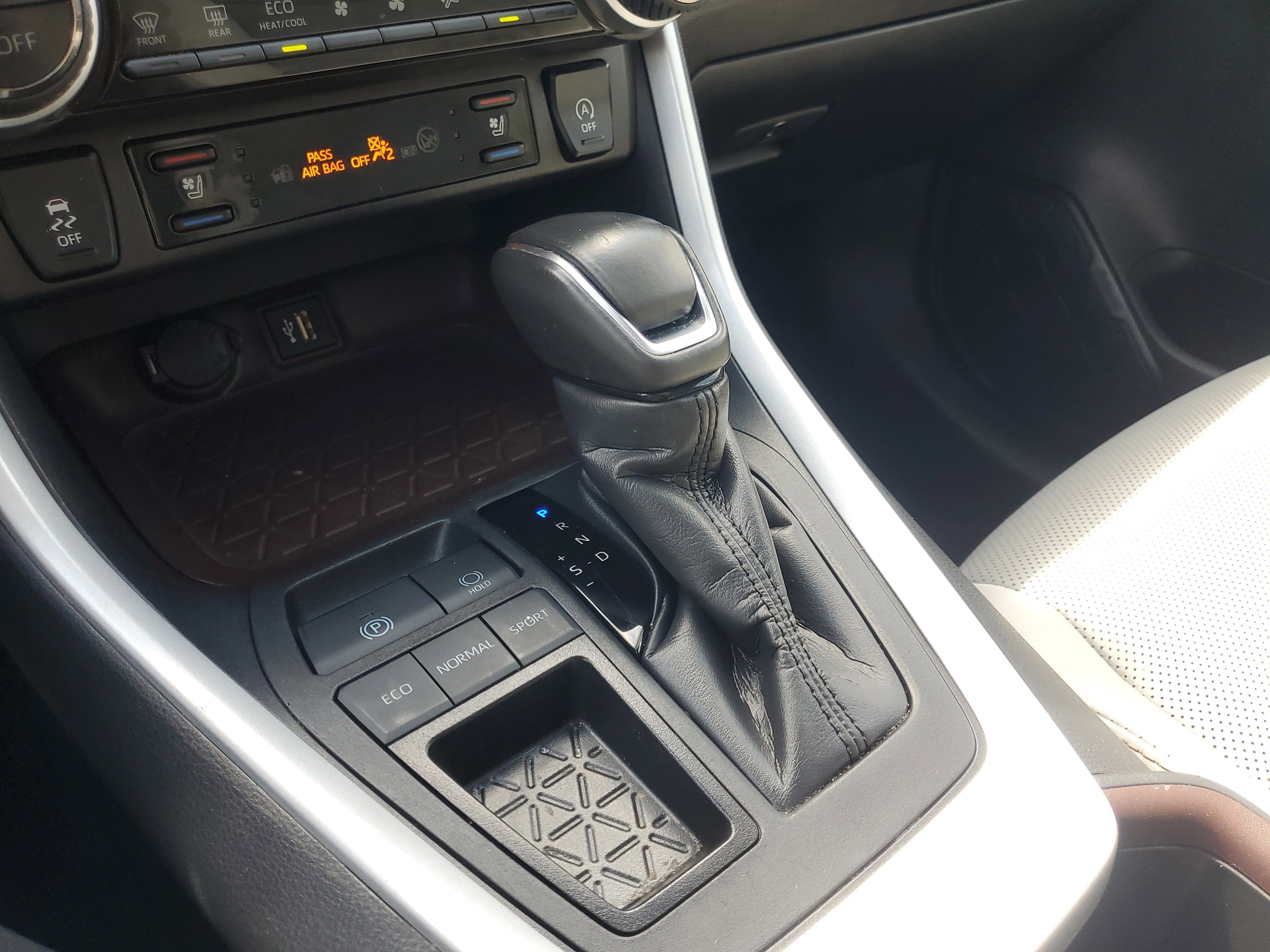 Used 2024 Toyota RAV4 Limited w/ Weather Package image 31