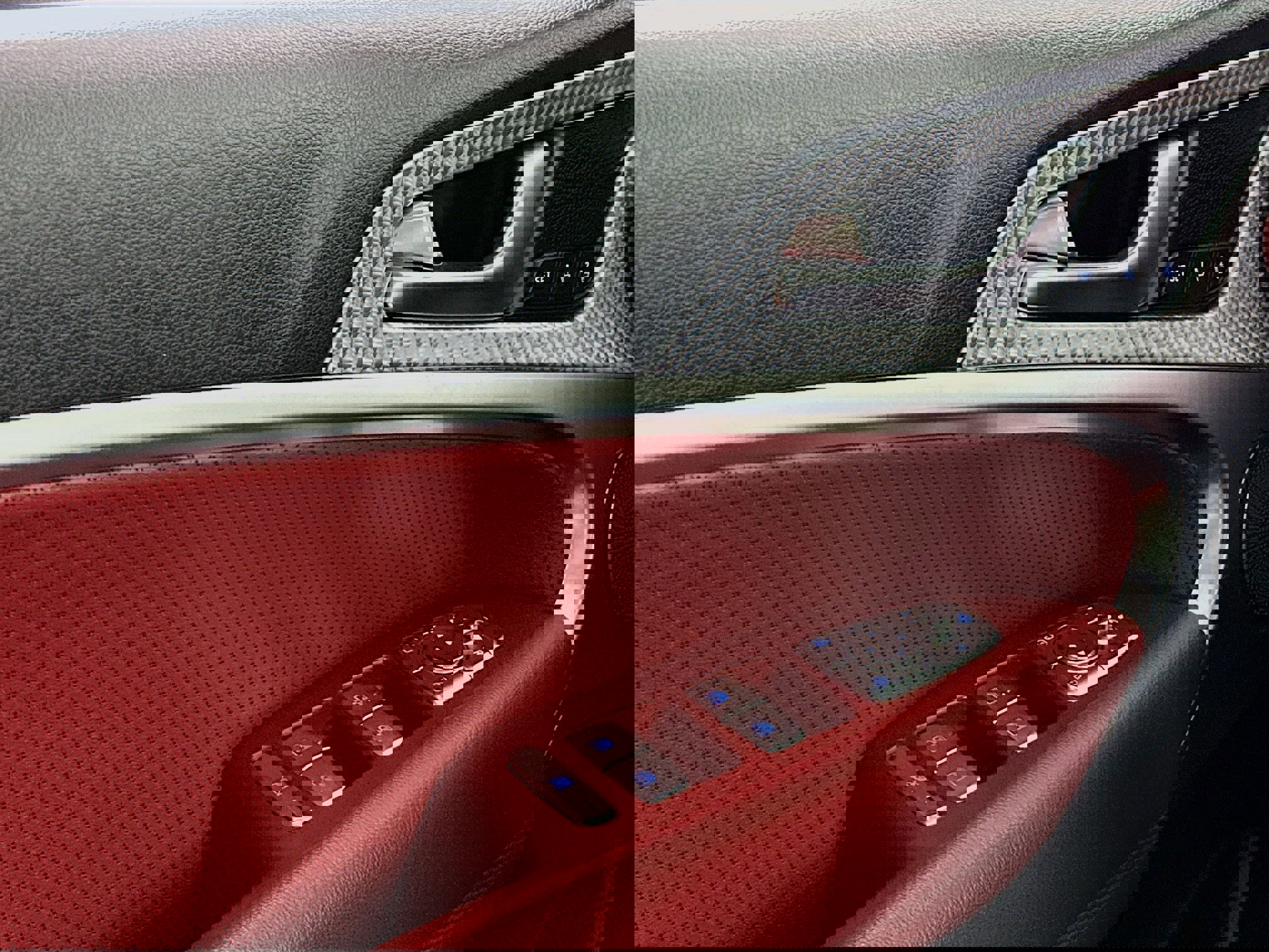 Used 2023 Genesis G70 2.0T w/ Sport Prestige Package image 15