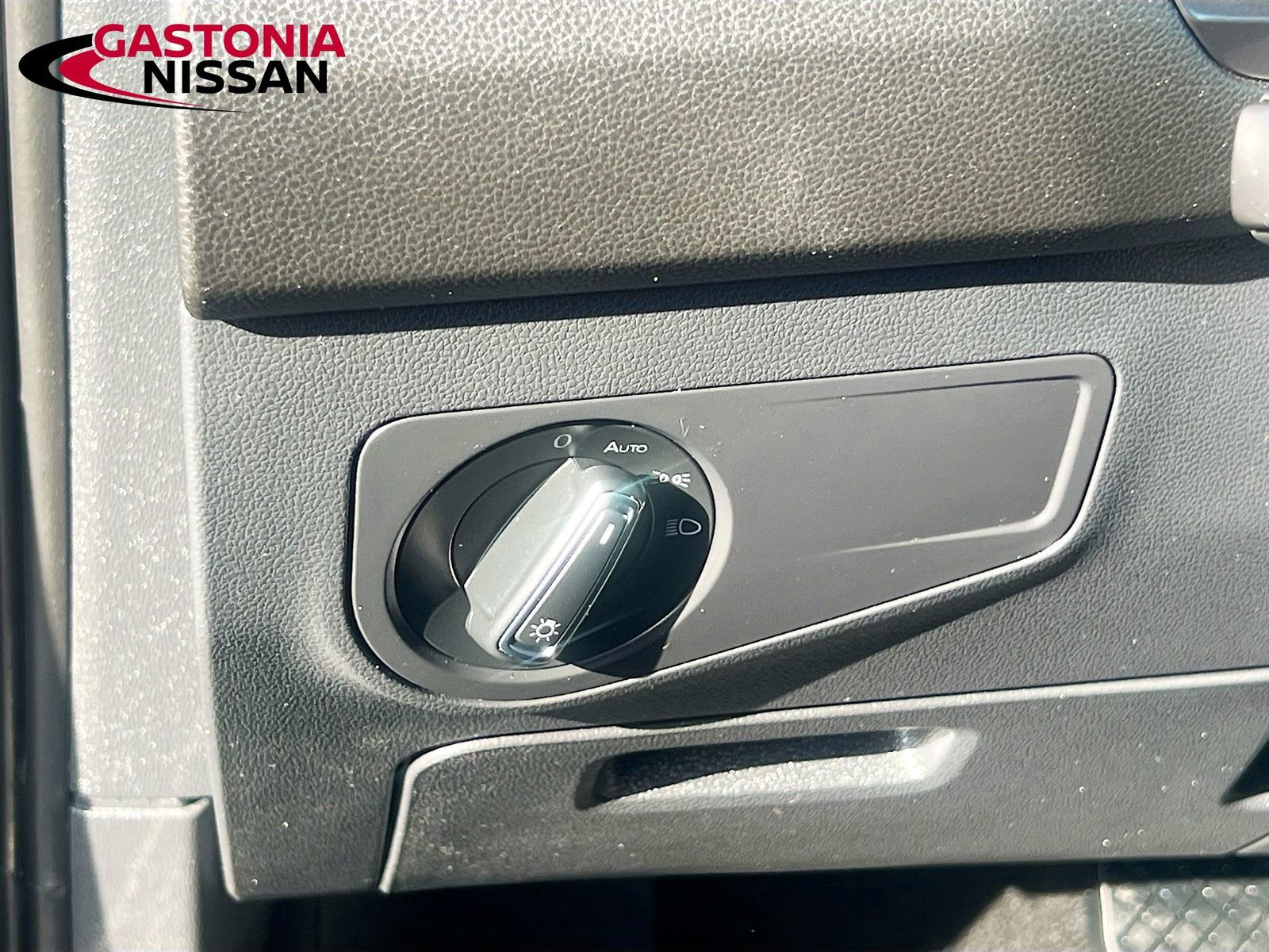 Used 2024 Volkswagen Tiguan SE image 13