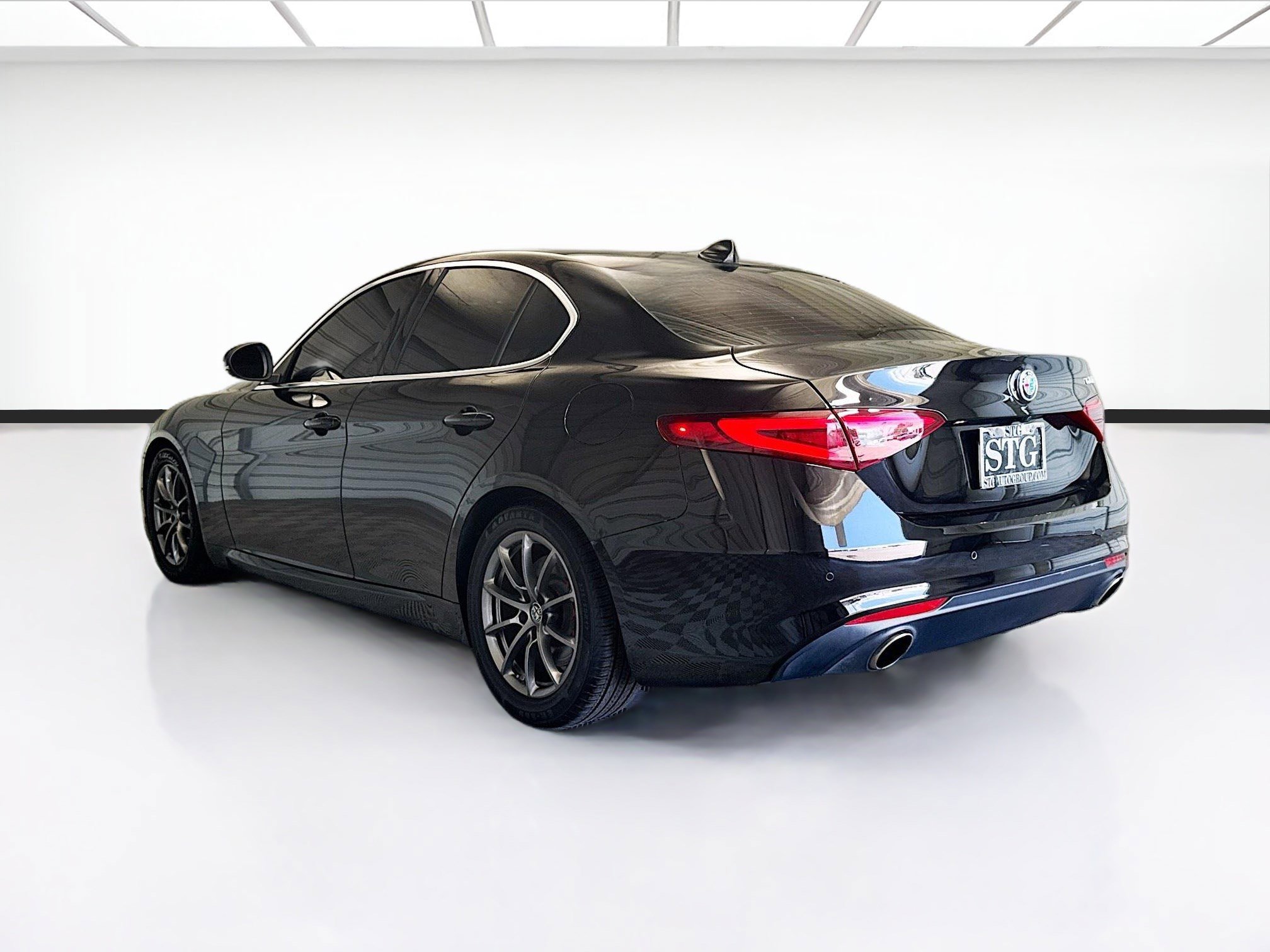 Used 2018 Alfa Romeo Giulia RWD image 6
