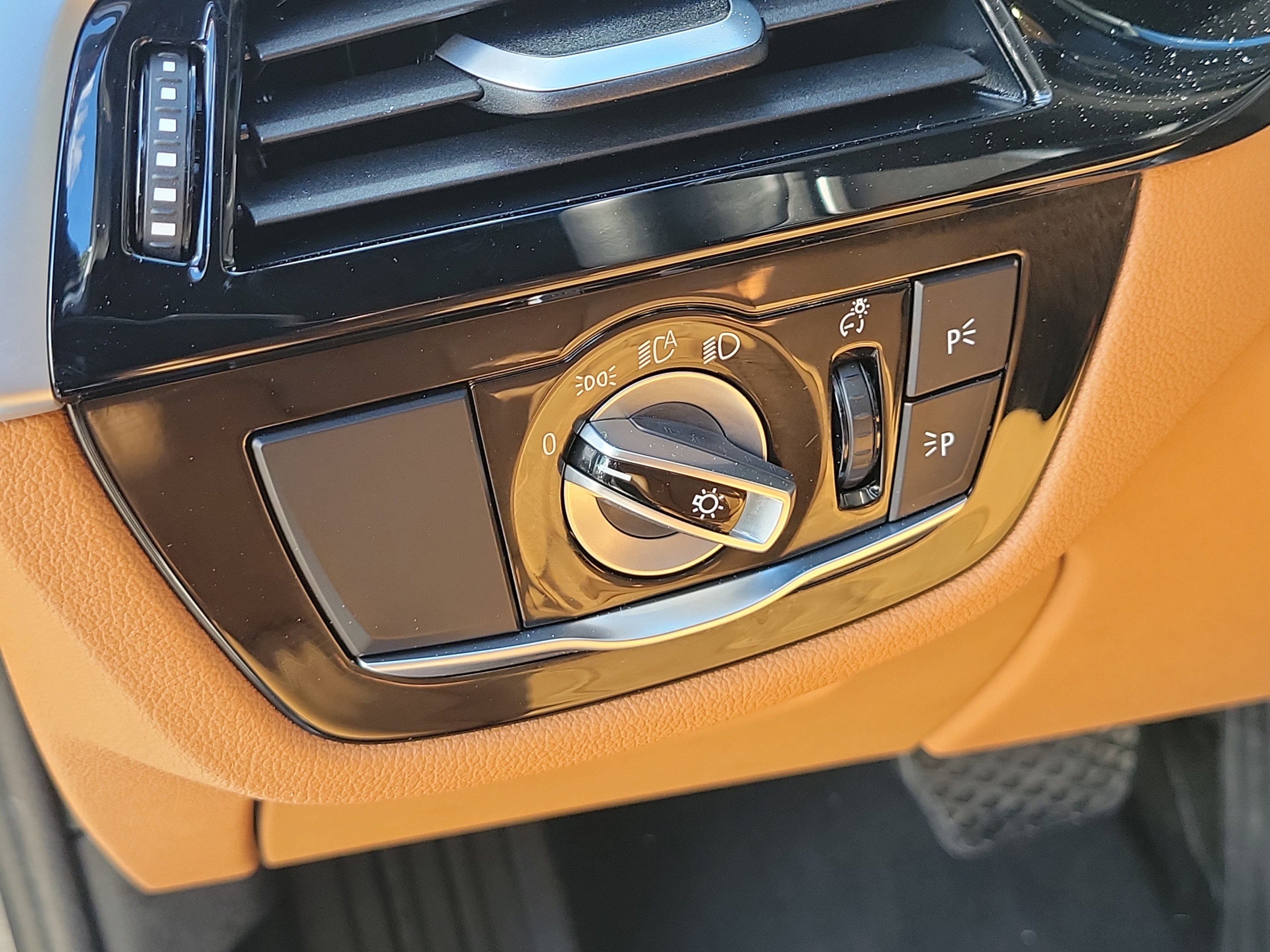 Certified 2023 BMW 530e w/ Premium Package image 24