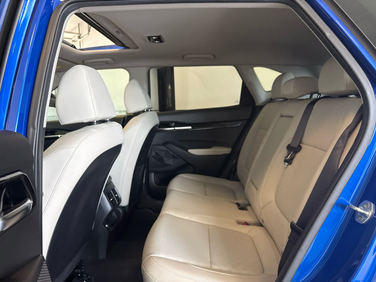 Used 2023 Kia Seltos EX AWD/4WD image 12