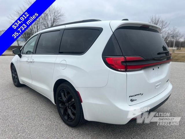 Used 2025 Chrysler Pacifica Limited image 4