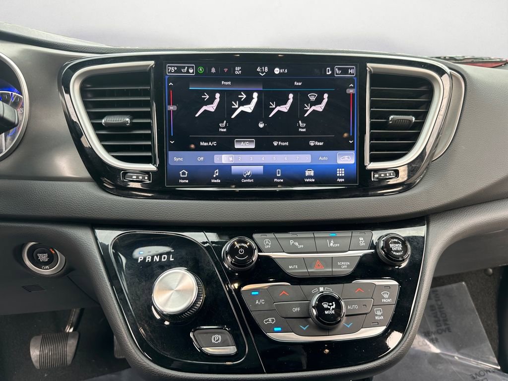 Used 2025 Chrysler Pacifica Select FWD image 17