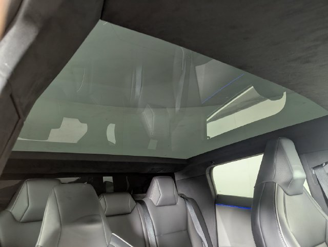 Used 2025 Tesla Cybertruck AWD Crew Cab image 23