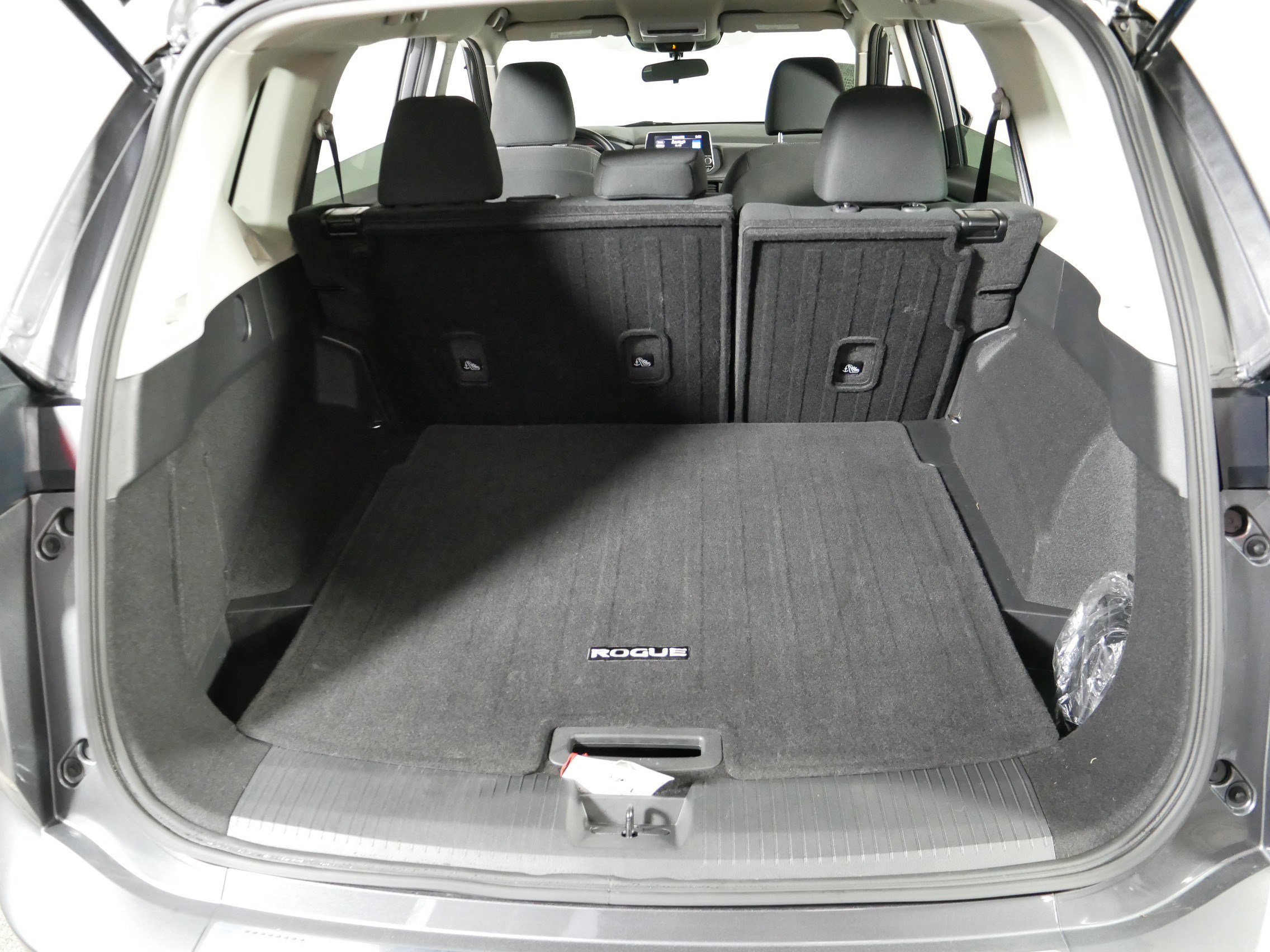 Used 2024 Nissan Rogue S AWD/4WD image 18
