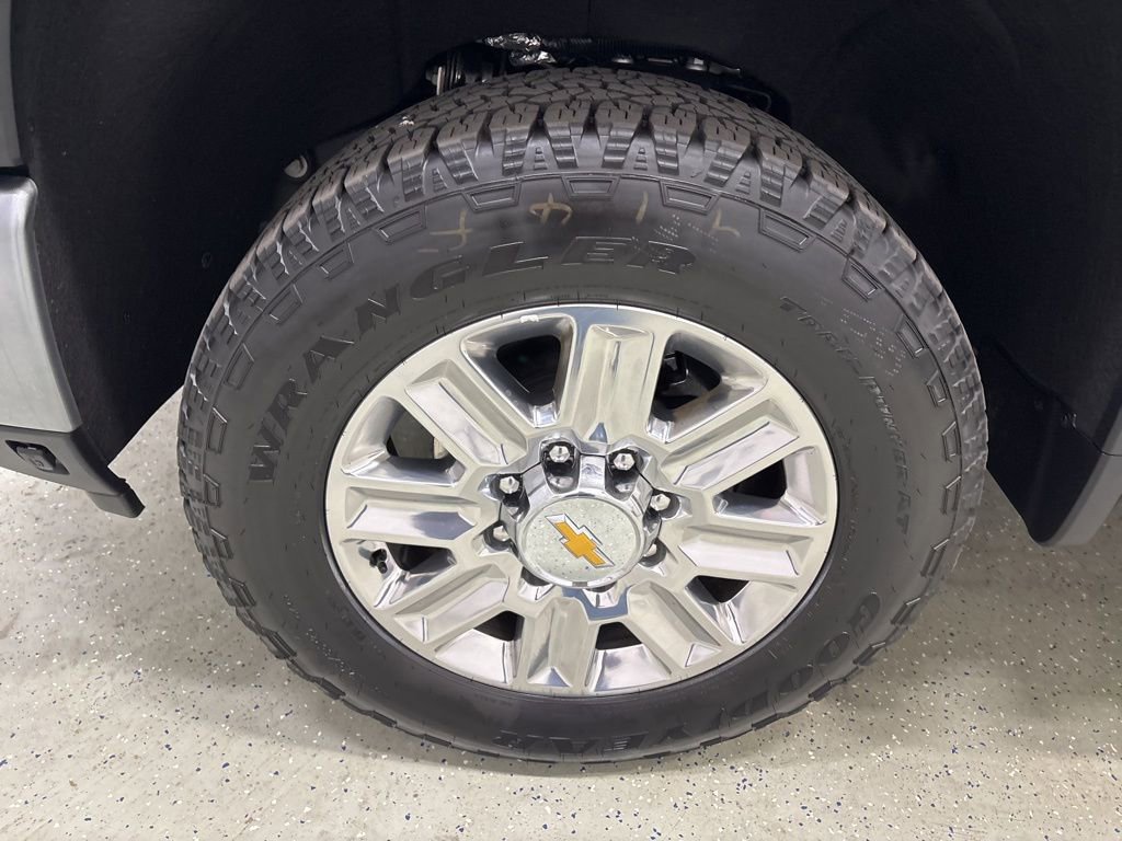 Used 2024 Chevrolet Silverado 3500 High Country w/ High Country Premium Package AWD/4WD image 12