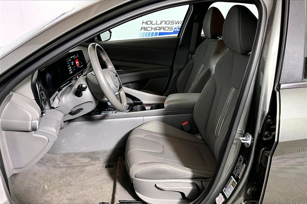 Used 2025 Hyundai Elantra SEL image 20