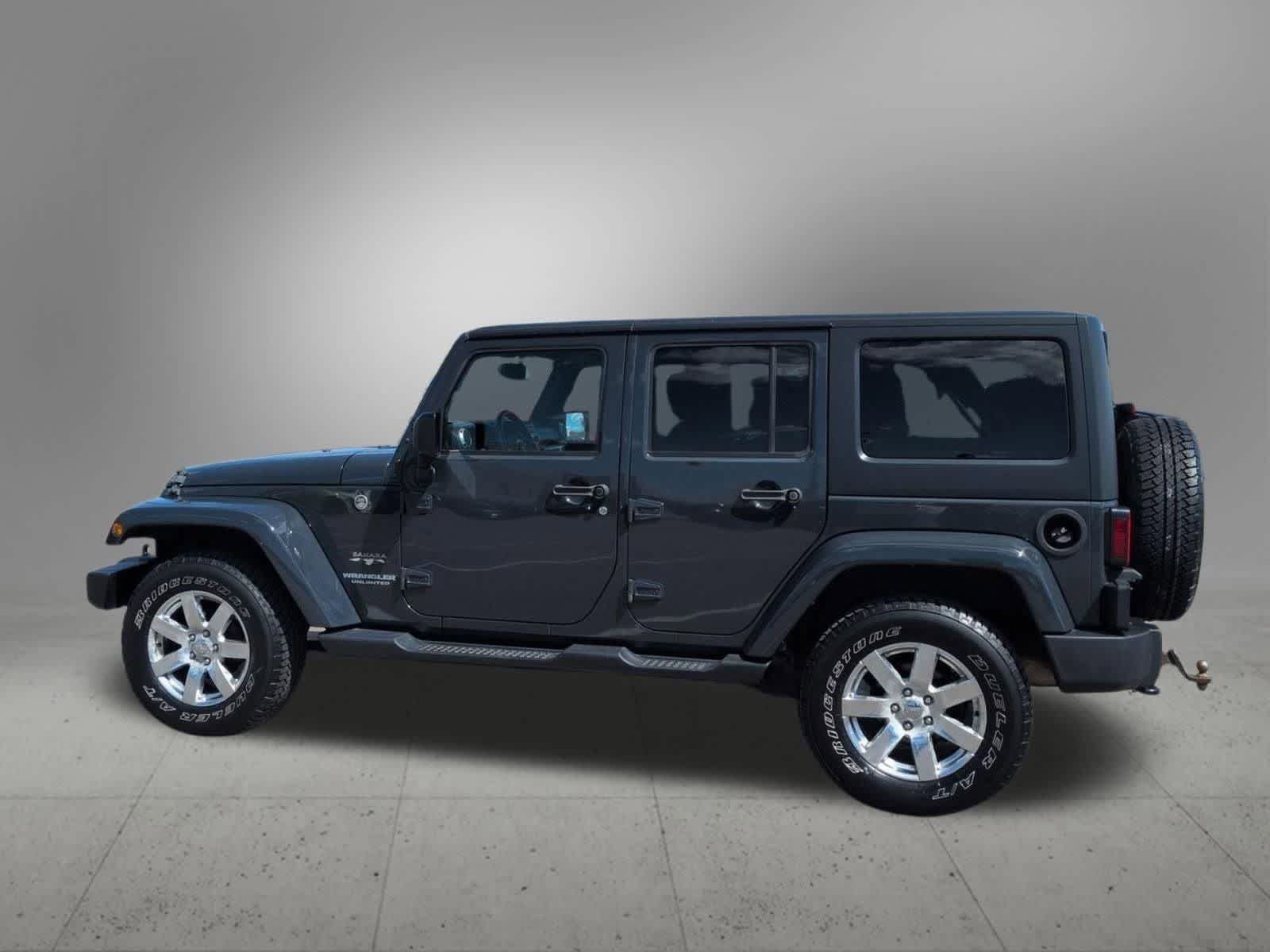 Used 2017 Jeep Wrangler Unlimited Sahara AWD/4WD image 3