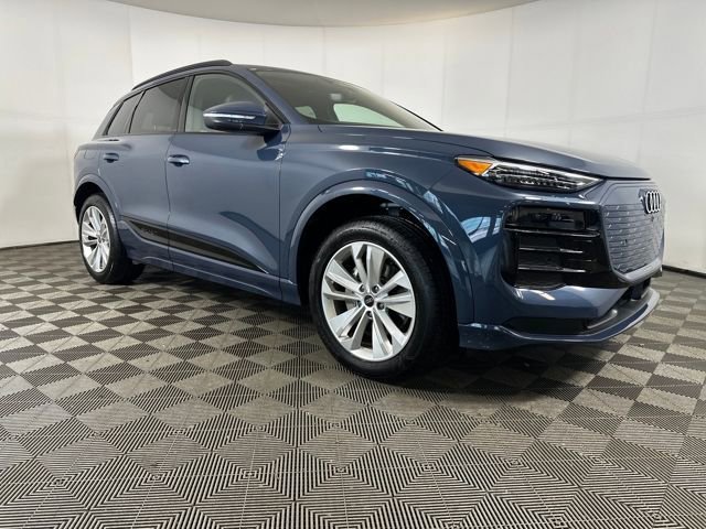 Used 2025 Audi Q6 e-tron Premium Plus w/ Premium Plus RWD image 2