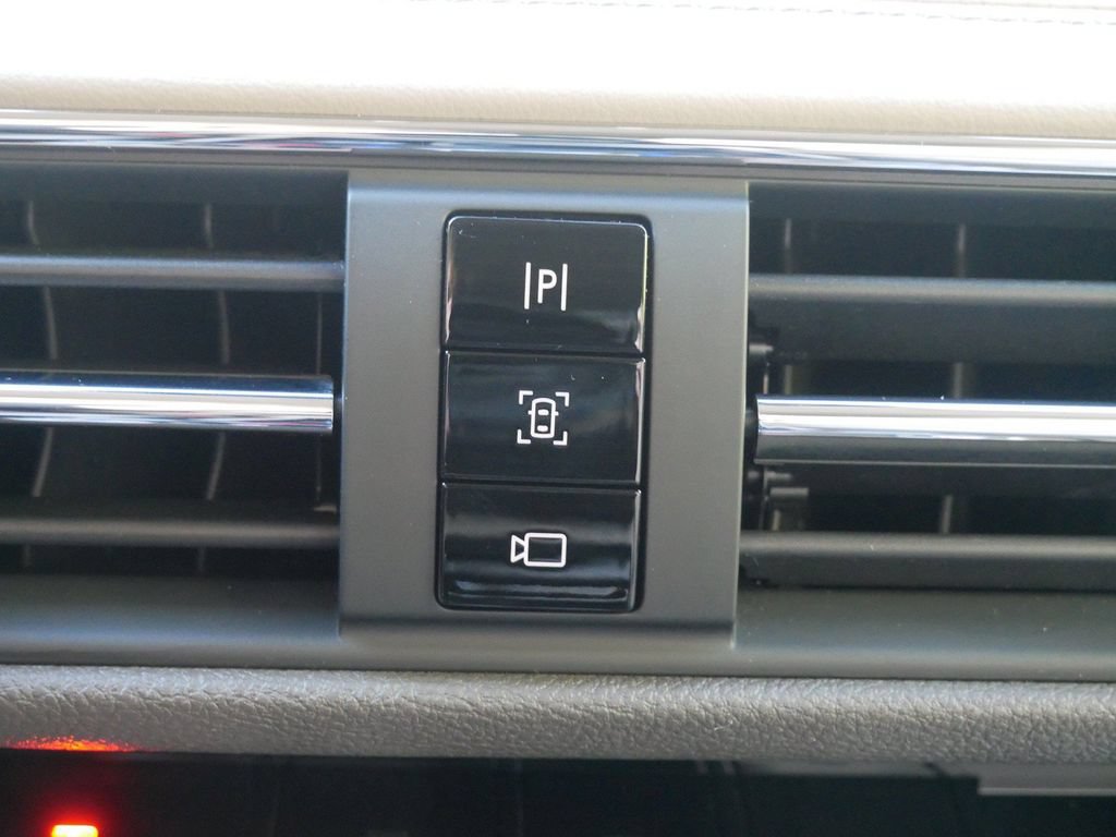 Used 2021 Lincoln Corsair AWD w/ Equipment Group 101A image 21