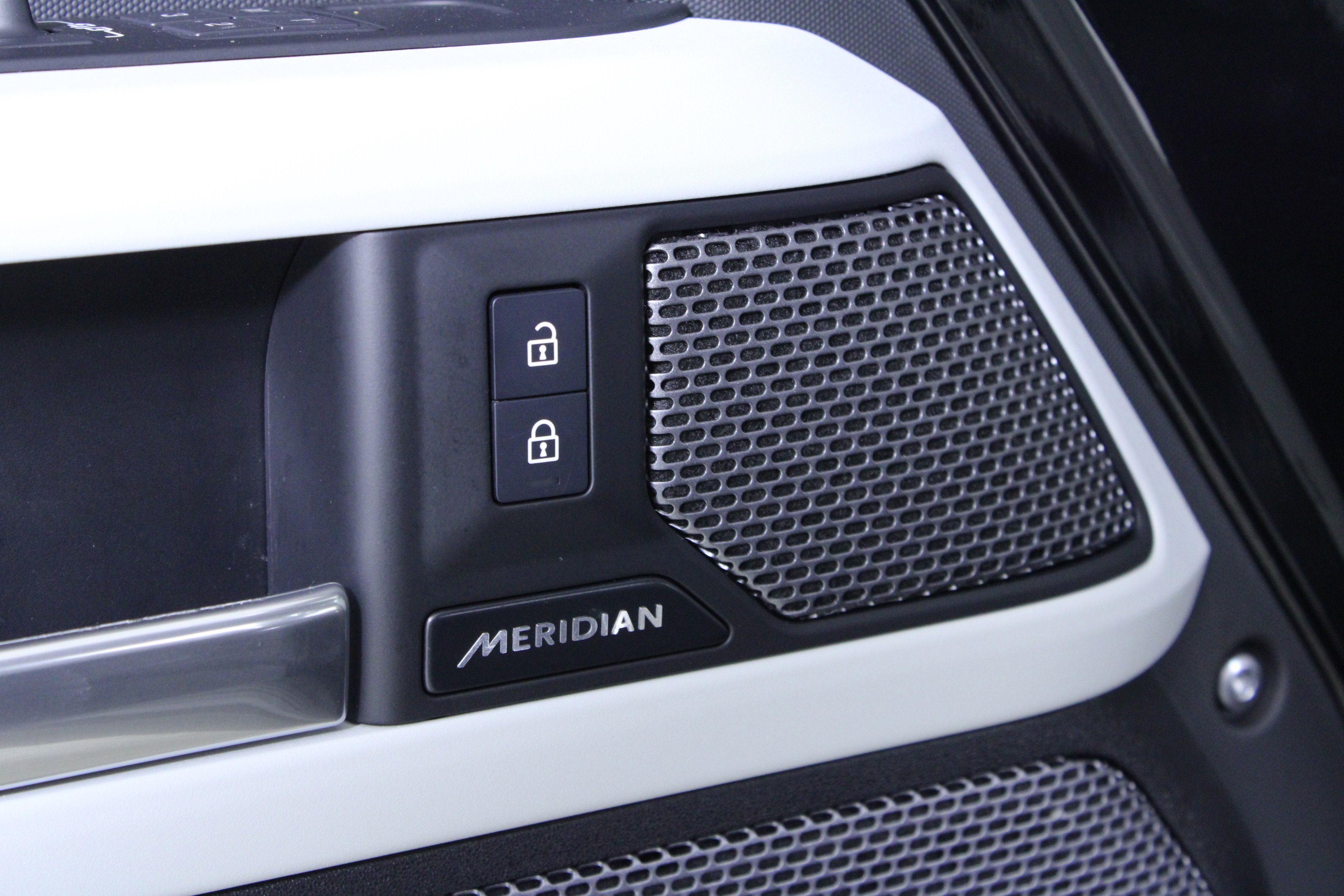 Used 2024 Land Rover Defender 110 S image 19