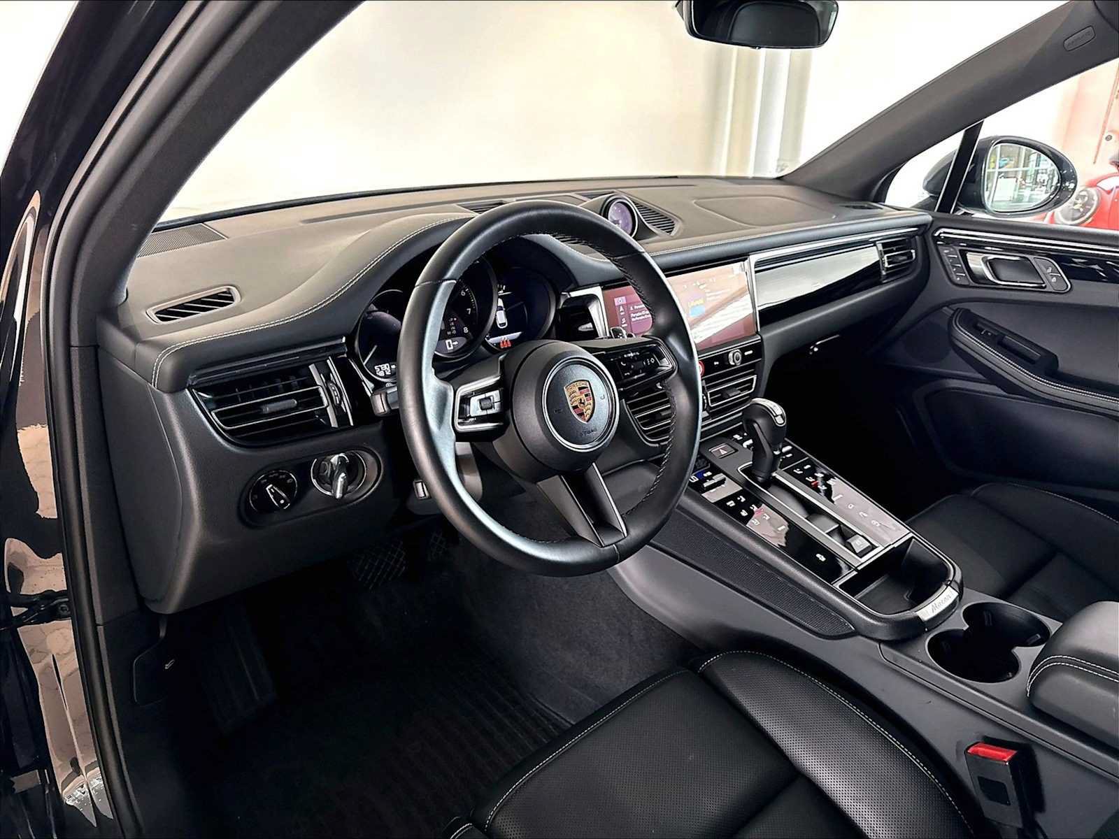 Used 2026 Porsche Macan AWD/4WD image 7