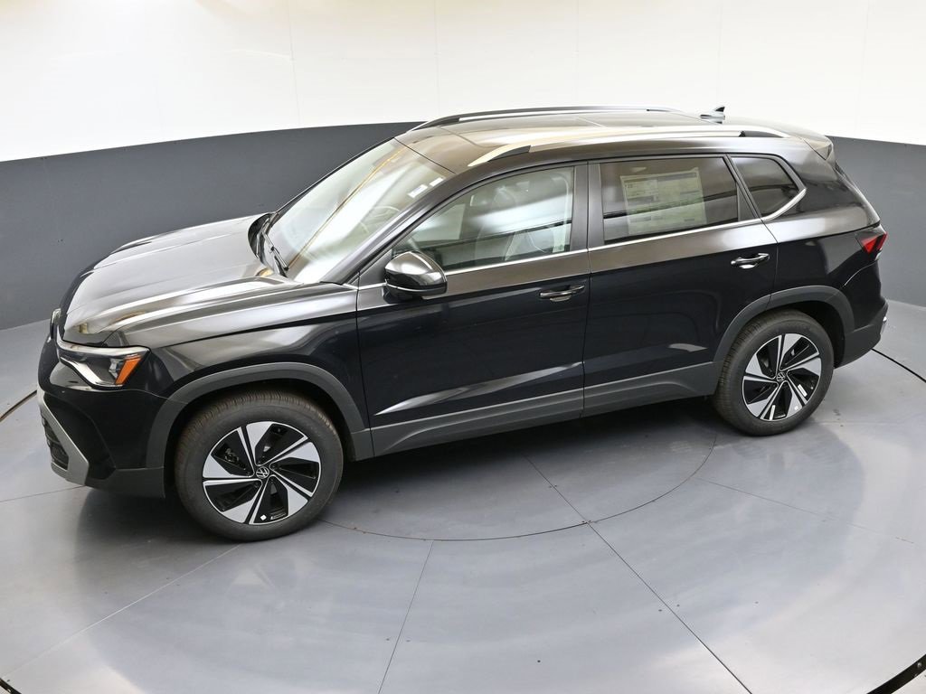 New 2025 Volkswagen Taos SE image 41