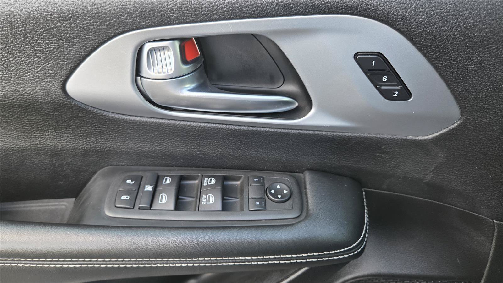 Used 2021 Chrysler Pacifica Touring-L w/ S Appearance Package AWD/4WD image 14