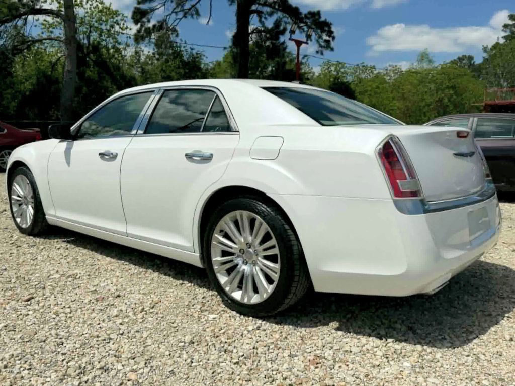 Used 2012 Chrysler 300 C Luxury Series image 7