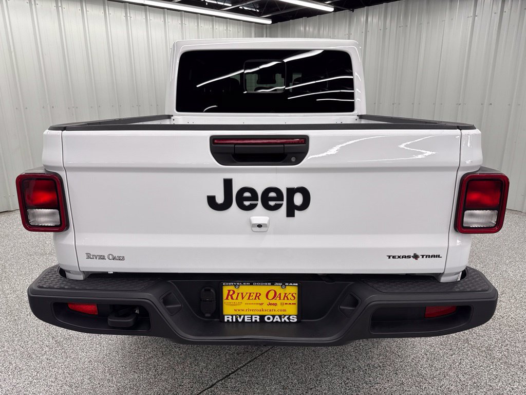 Used 2025 Jeep Gladiator Sport AWD/4WD image 5