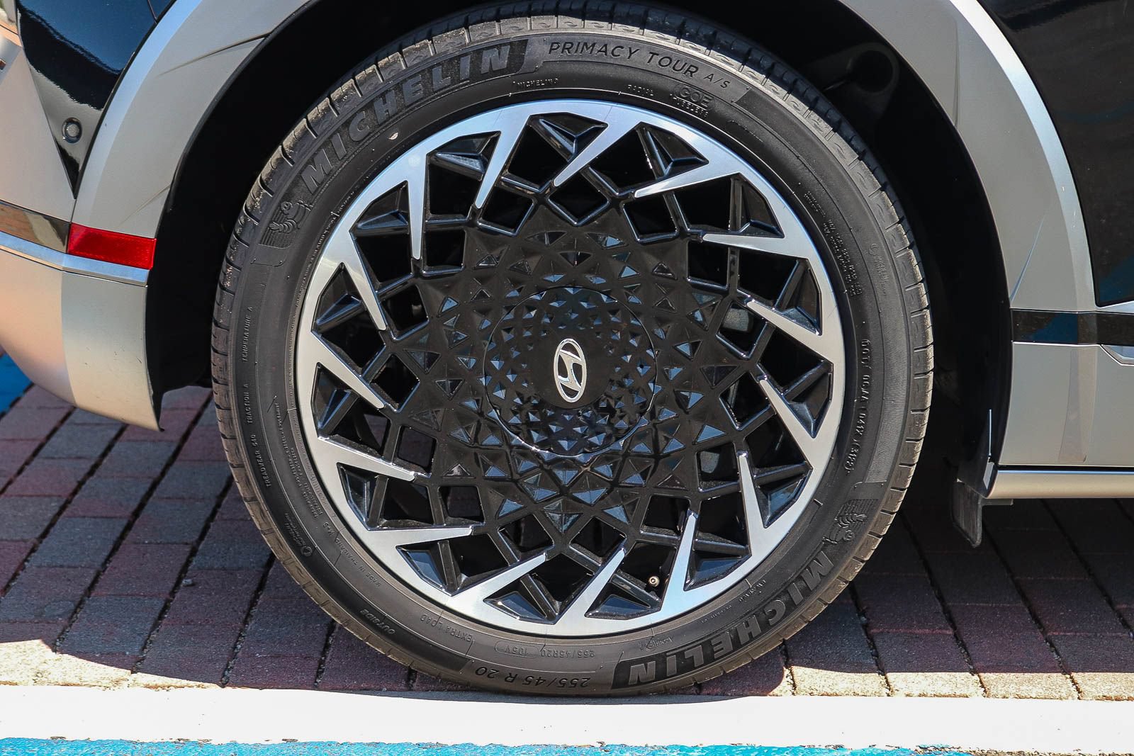 Used 2023 Hyundai Ioniq 5 Limited AWD/4WD image 8