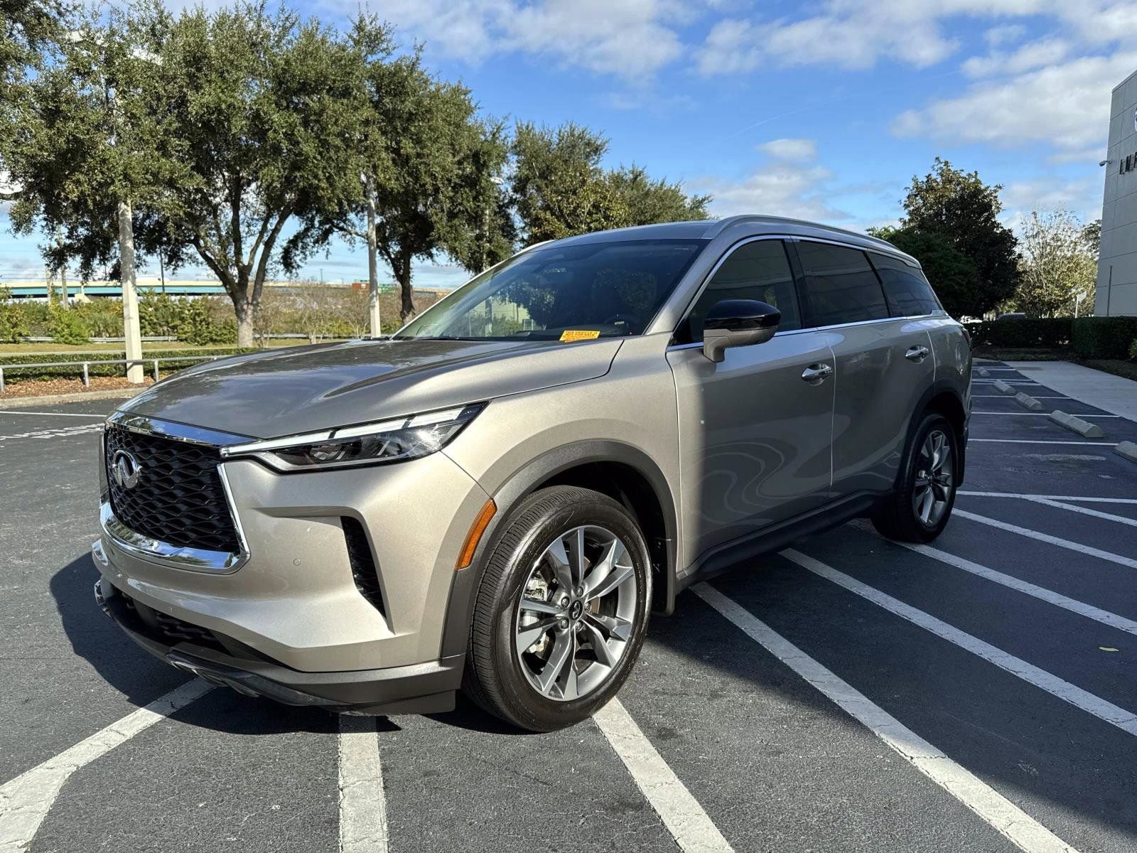 Certified 2025 INFINITI QX60 Luxe w/ Vision Package image 5