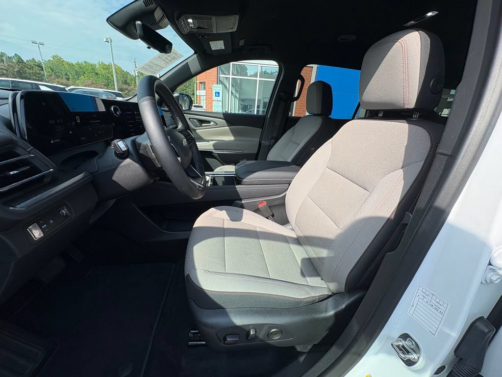 Used 2026 Chevrolet Traverse LT w/ Driver Confidence Package FWD image 11