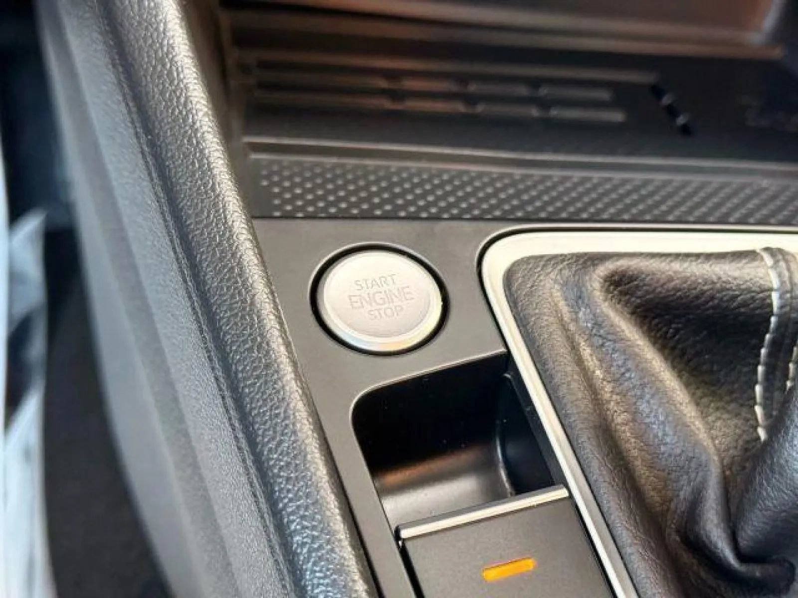 Used 2025 Volkswagen Jetta SE image 29