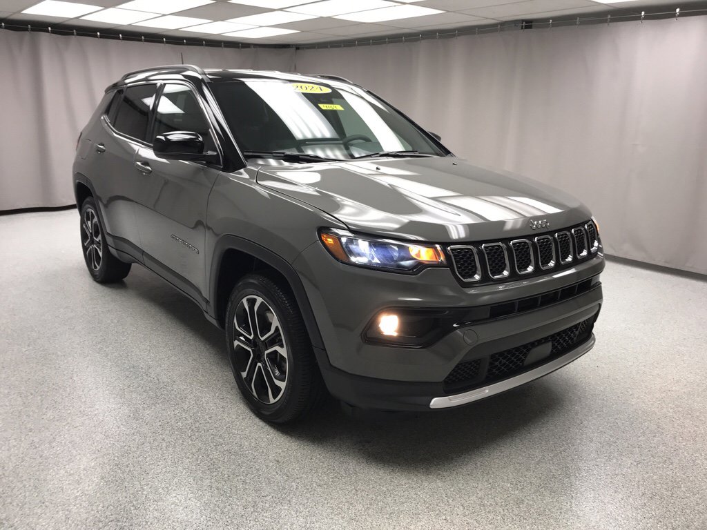 Used 2024 Jeep Compass Limited image 5