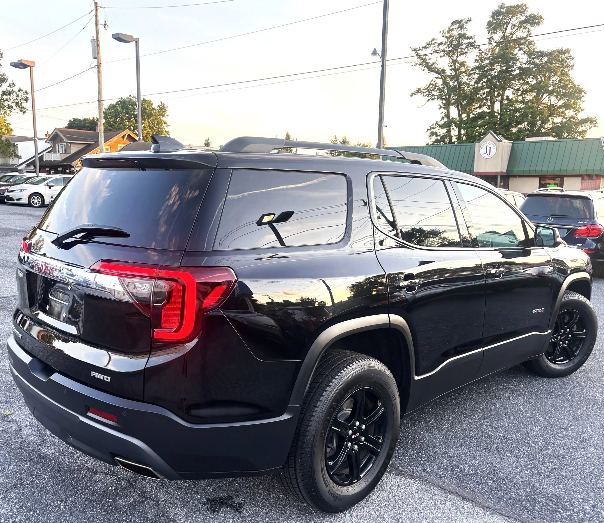 Used 2021 GMC Acadia AT4 w/ Technology Package AWD/4WD image 5