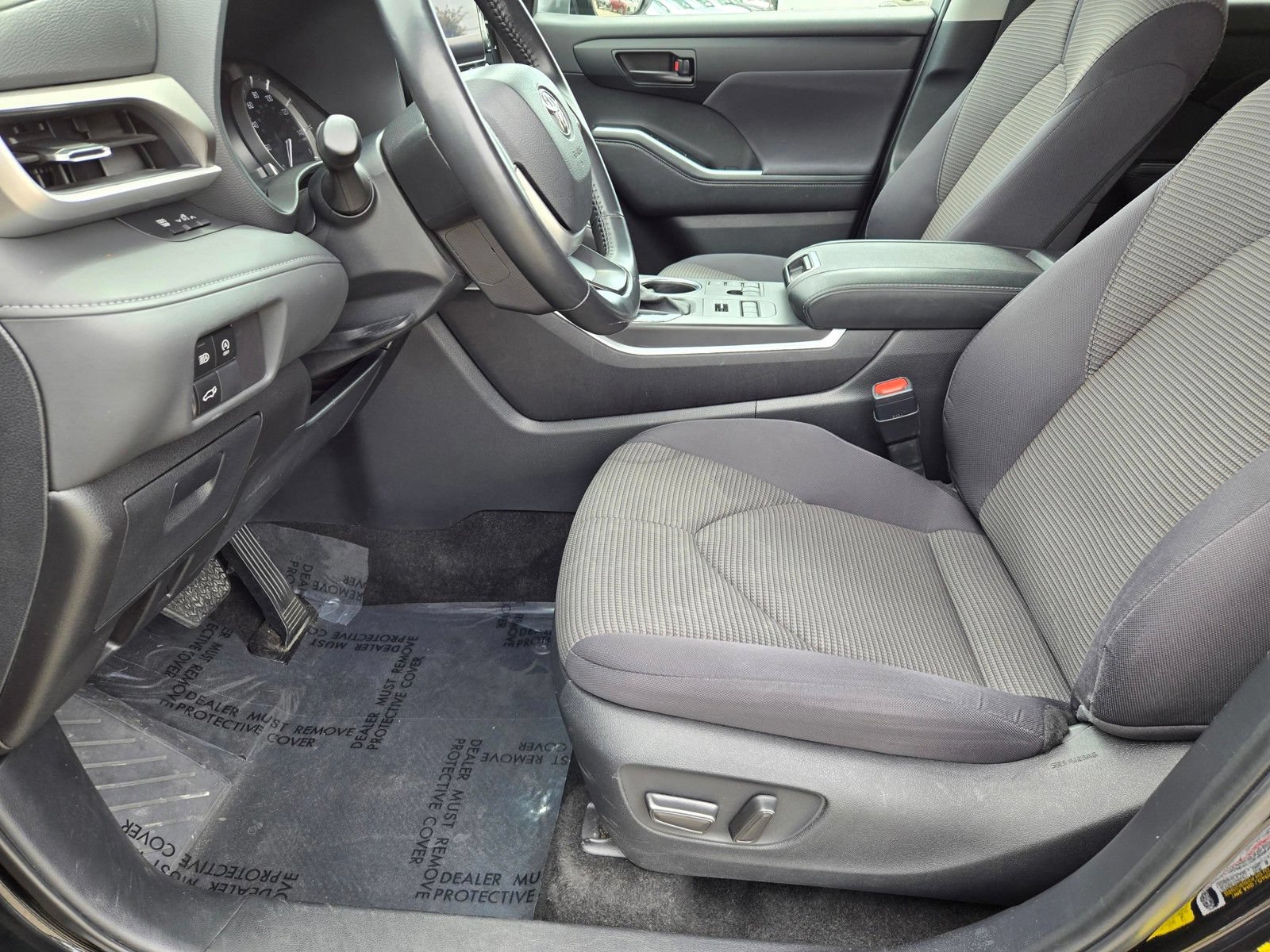 Used 2024 Toyota Highlander LE AWD/4WD image 15