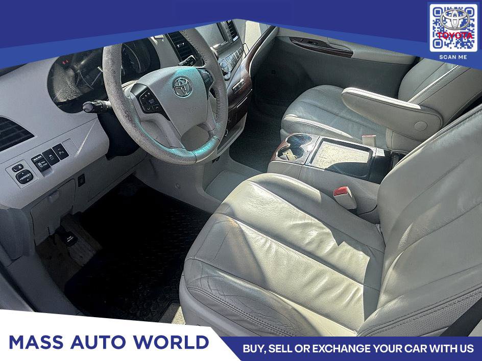 Used 2011 Toyota Sienna XLE image 16