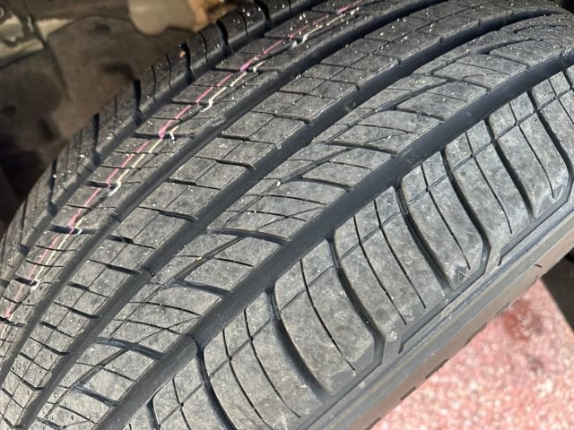 Used 2024 Nissan Pathfinder S image 27