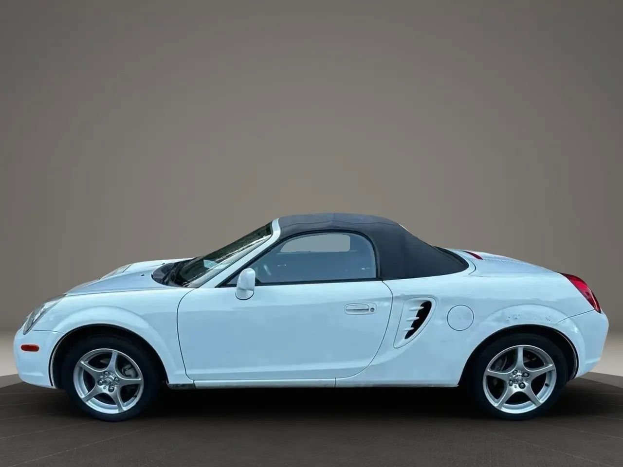 Used 2005 Toyota MR2 image 3