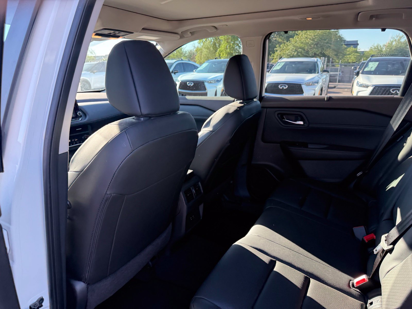 Used 2023 Nissan Rogue SV w/ SV Premium B Package FWD image 11