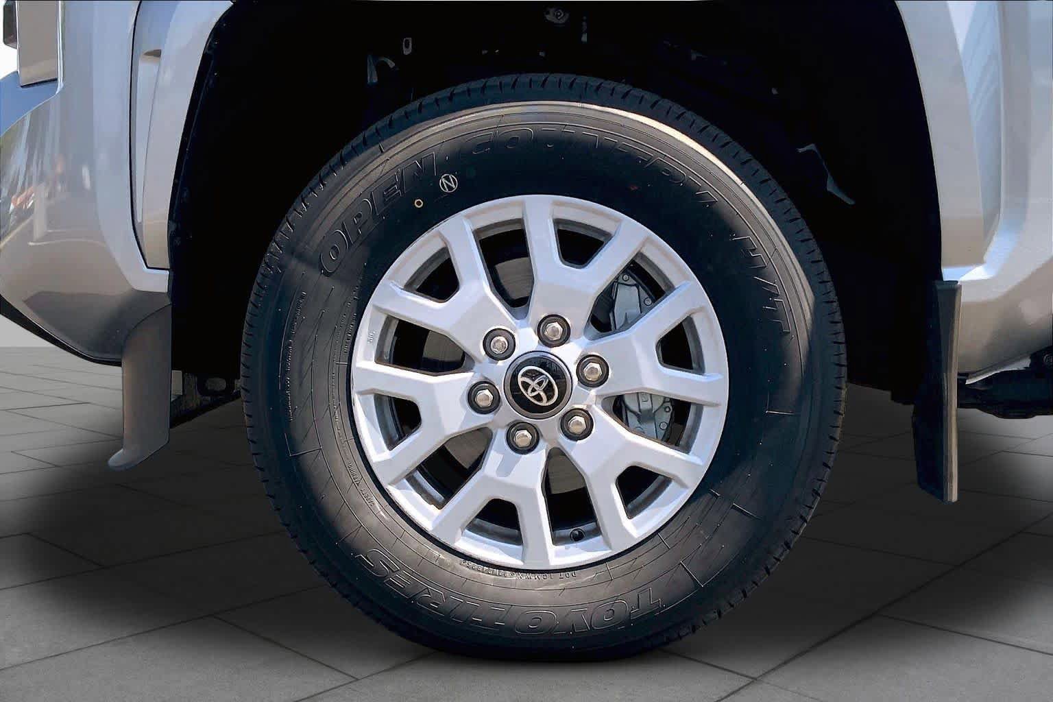 Certified 2024 Toyota Tacoma SR5 AWD/4WD image 9